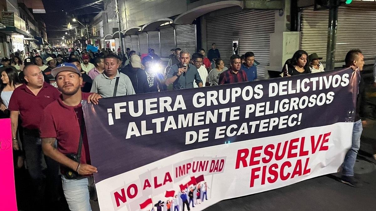 Alcalde de Ecatepec encabeza marcha en Toluca para denunciar protección a grupos delincuenciales por parte de autoridades estatales