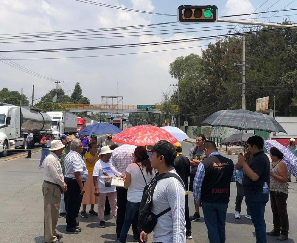 Bloquean la 30-30 para pedir suministro de agua 