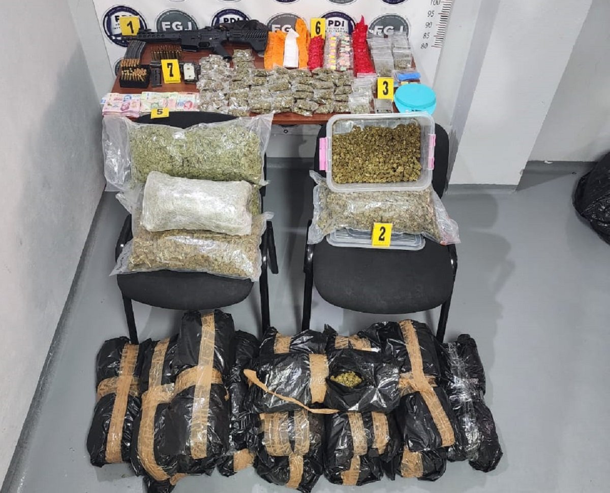 Aseguran 40 kilogramos de narcóticos, durante cateo en inmueble de Coacalco