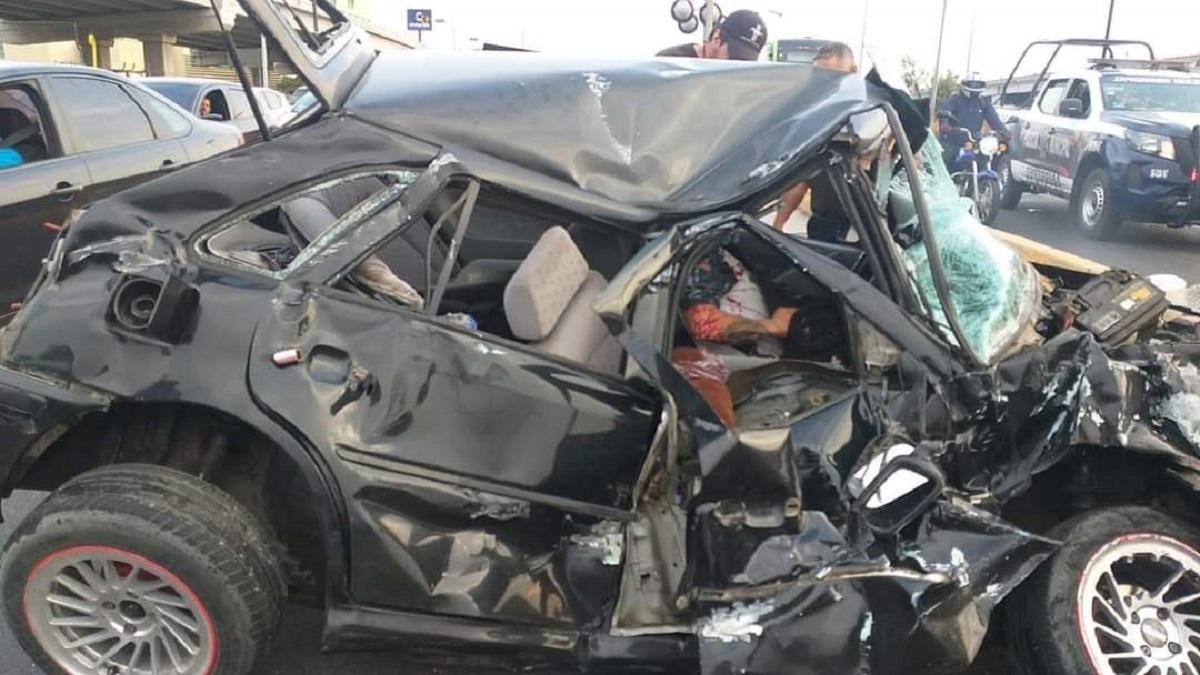 Conductor queda prensado; intento ganar el paso al tren 