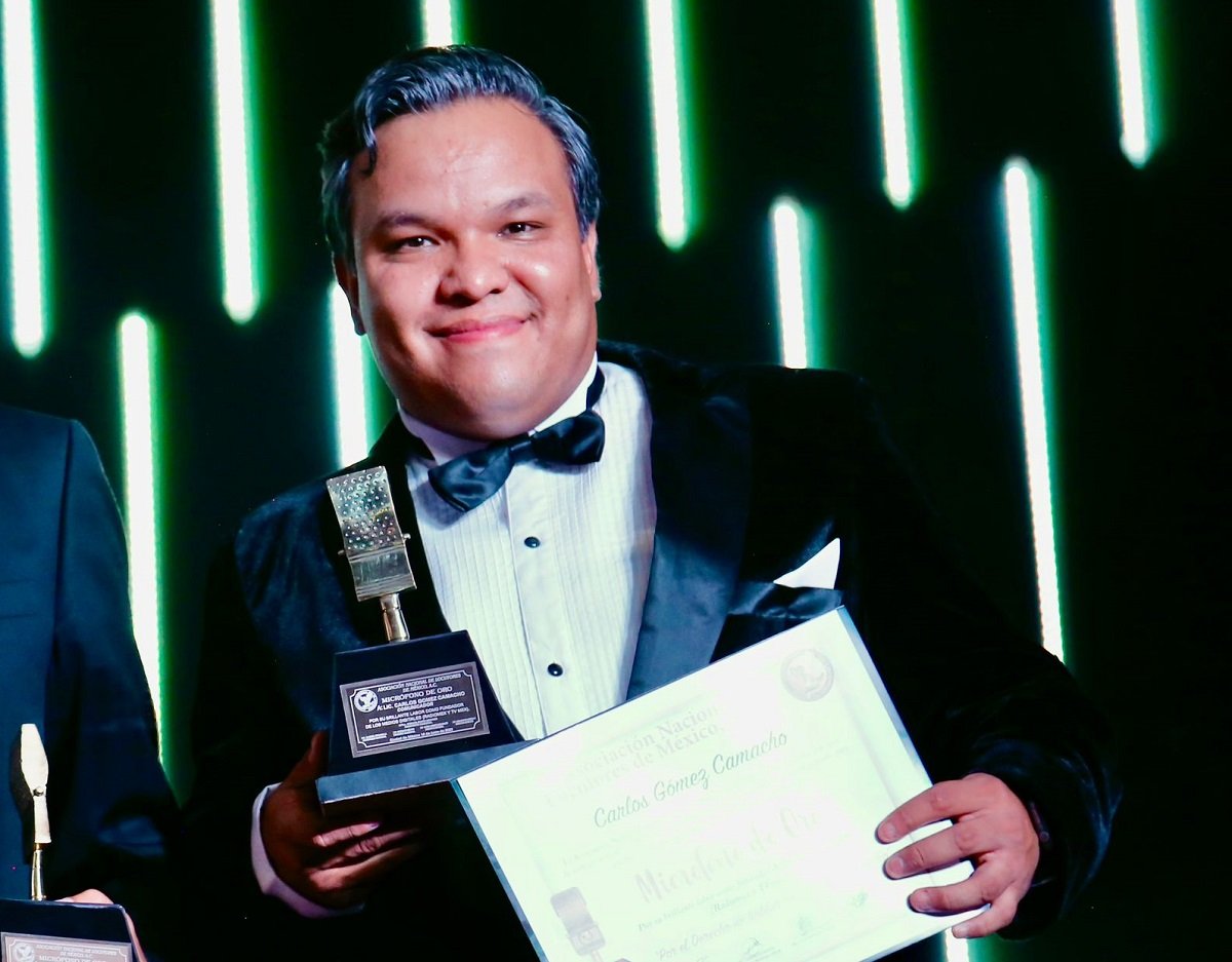 Reconocen trayectoria del periodista Carlos Gómez Camacho con “Micrófono de Oro 2023”