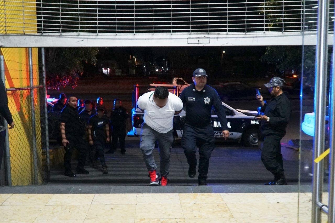 En Ecatepec rescatan a 9 migrantes indocumentados y asegura a presunto pollero