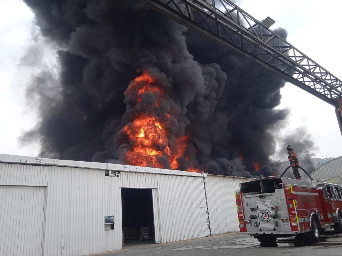 Incendio en fabrica de pinturas en Ecatepec 