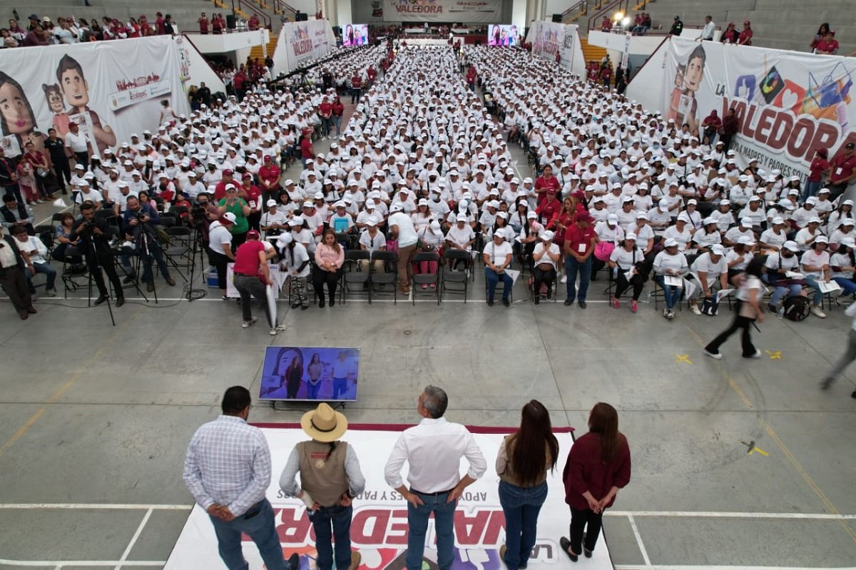 Ecatepec entrega tarjeta La Valedora a 20 mil madres y padres solteros; recibirán apoyo de 10 mil pesos cada uno