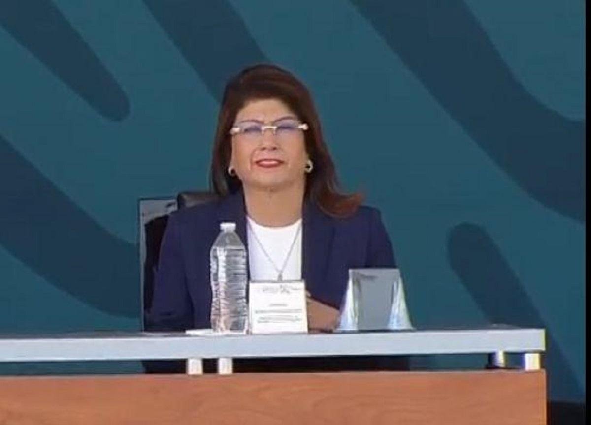 Acompaña Mariela Gutiérrez al presidente Andrés Manuel López Obrador, en el Día del Ejército