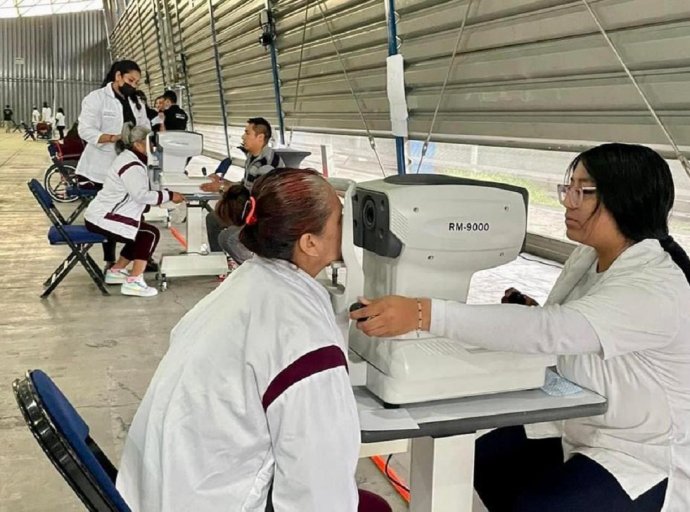 Gestiona gobierno de Tecámac atención gratuita para 530 adultos mayores, jóvenes y niños en fundación Devlyn