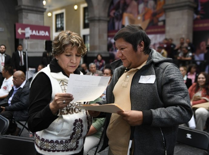 Durante once horas de audiencia gobernadora Delfina Gomez atiende a más de mil ciudadanos