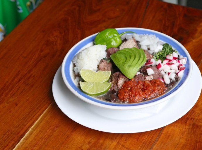 Frijol con puerco un platillo con sabor a Yucatán