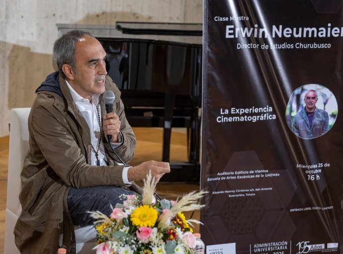 Director de Estudios Churubusco Comparte Experiencia Cinematográfica en la UAEMéx