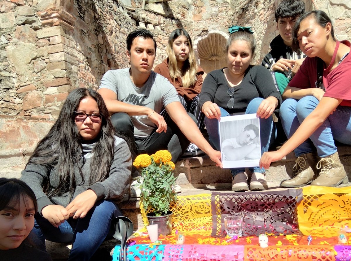 Juventud, Discriminación y Solidaridad: Altares en el Día de Muertos