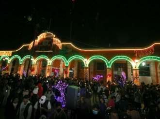 Tradición y Prosperidad: El Éxito del Bazar Navideño en Teotihuacán