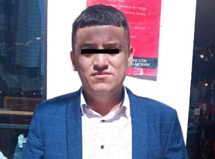 Eduardo "N" bajo Custodia: Ofreció Soborno a Oficiales tras Ser Atrapado con Tarjetas Bancarias Dudosas