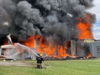 Cuerpos de Emergencia extinguen Incendio en Texcoco