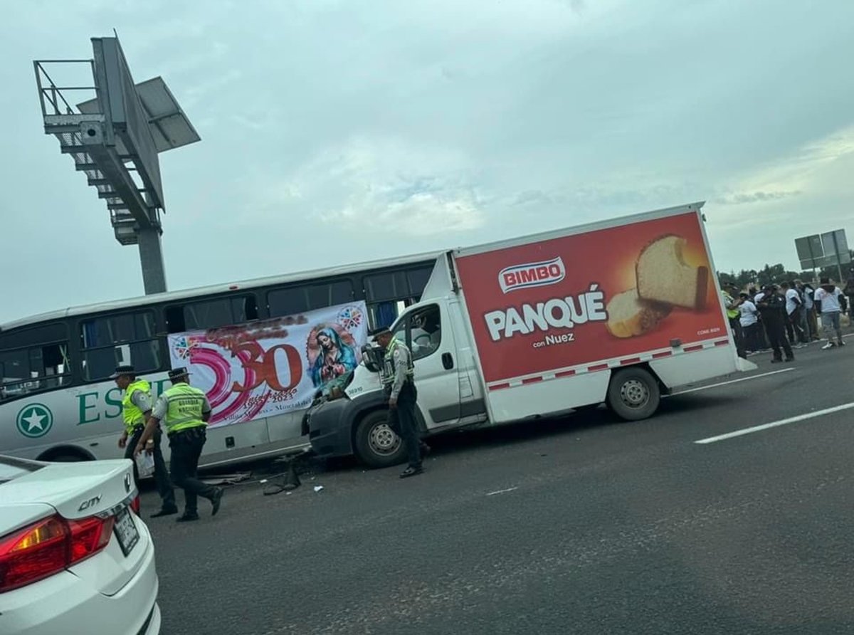 Accidente en Ruta de Peregrinación: Camioneta de Pan Choca con Autobús de Fieles Guadalupanos