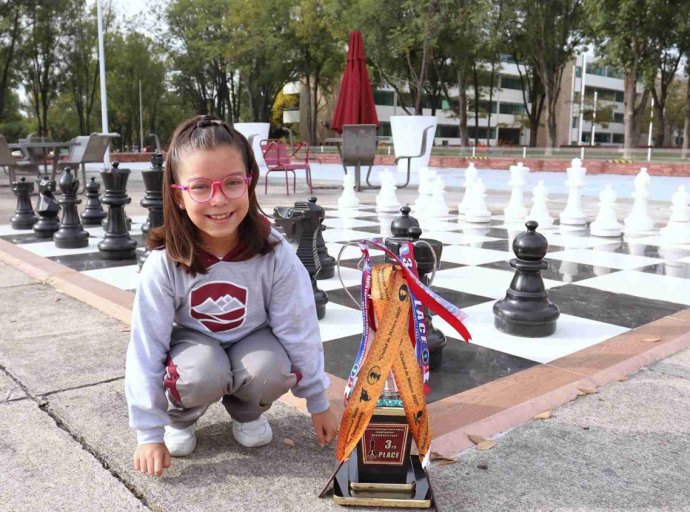 Triunfo en el Ajedrez: Alondra Bagatella Brilla con el Título de Candidata a Maestra Femenil