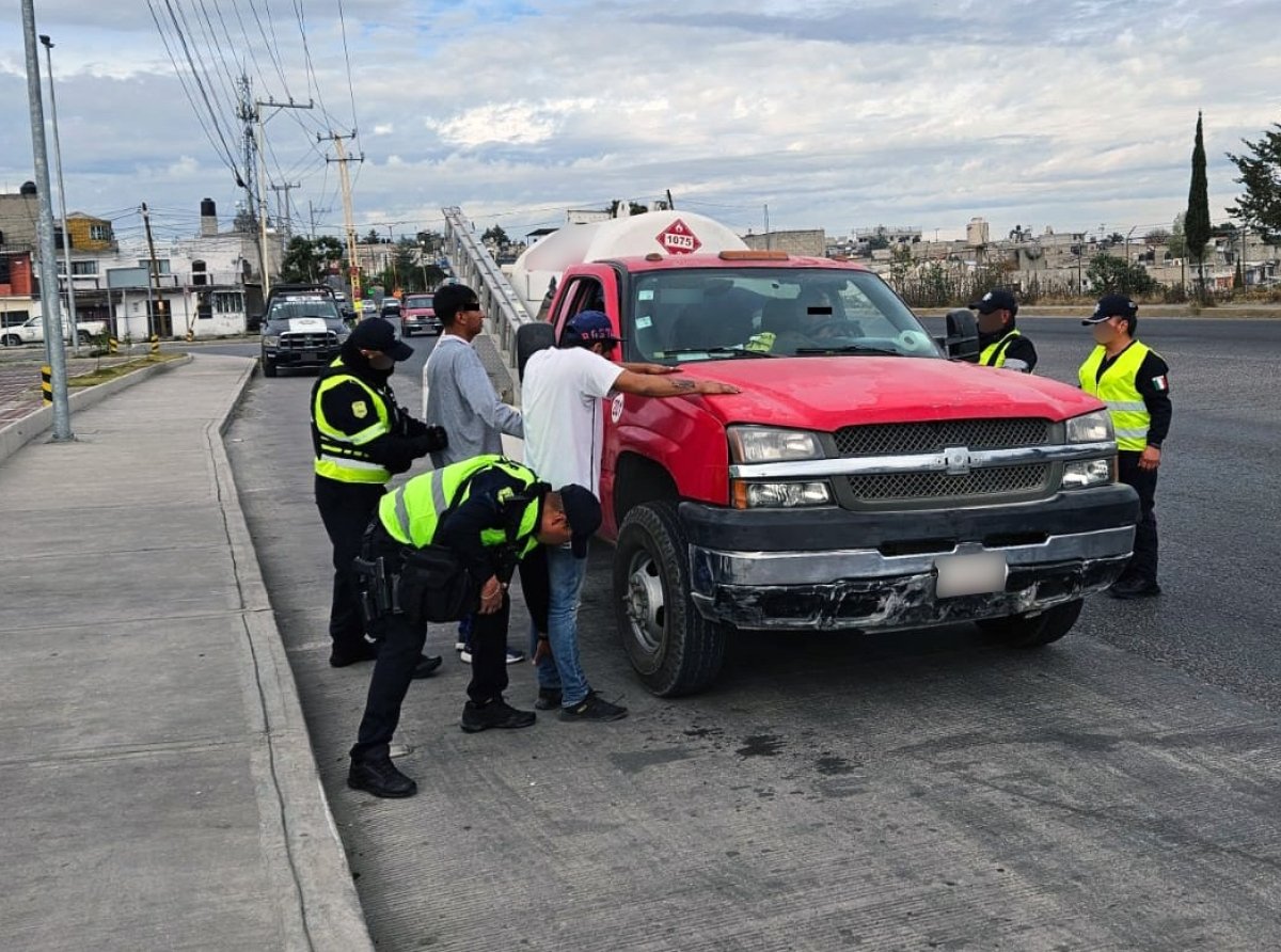 Sin Documentación Legal: Tres Detendidos por Transporte Ilegal de Gas LP