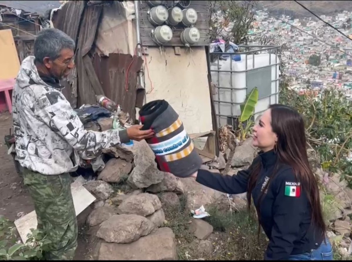 DIF de Ecatepec Actúa ante Bajas Temperaturas: Entrega de Cobijas en la Sierra de Guadalupe