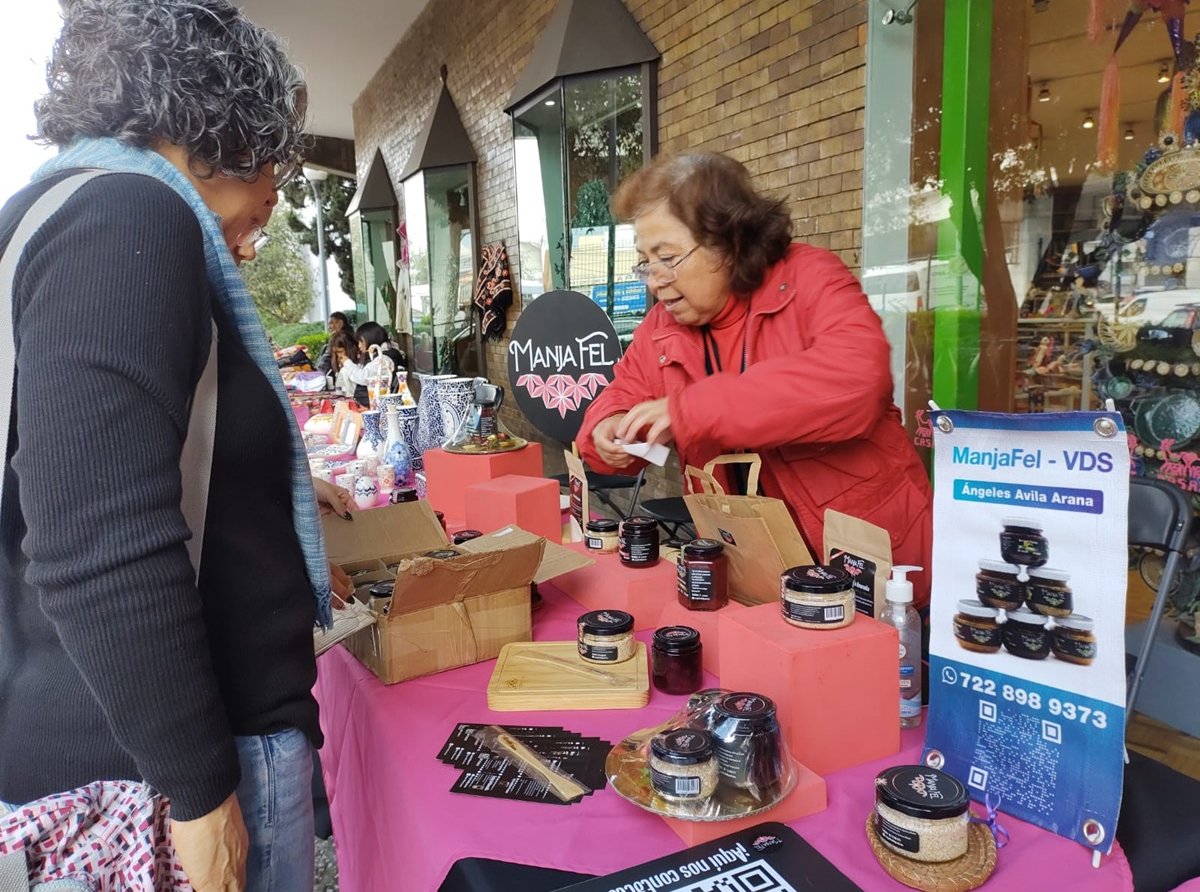 Sabores de la Candelaria: Tamales, Atole y Artesanías en la Tienda Casart