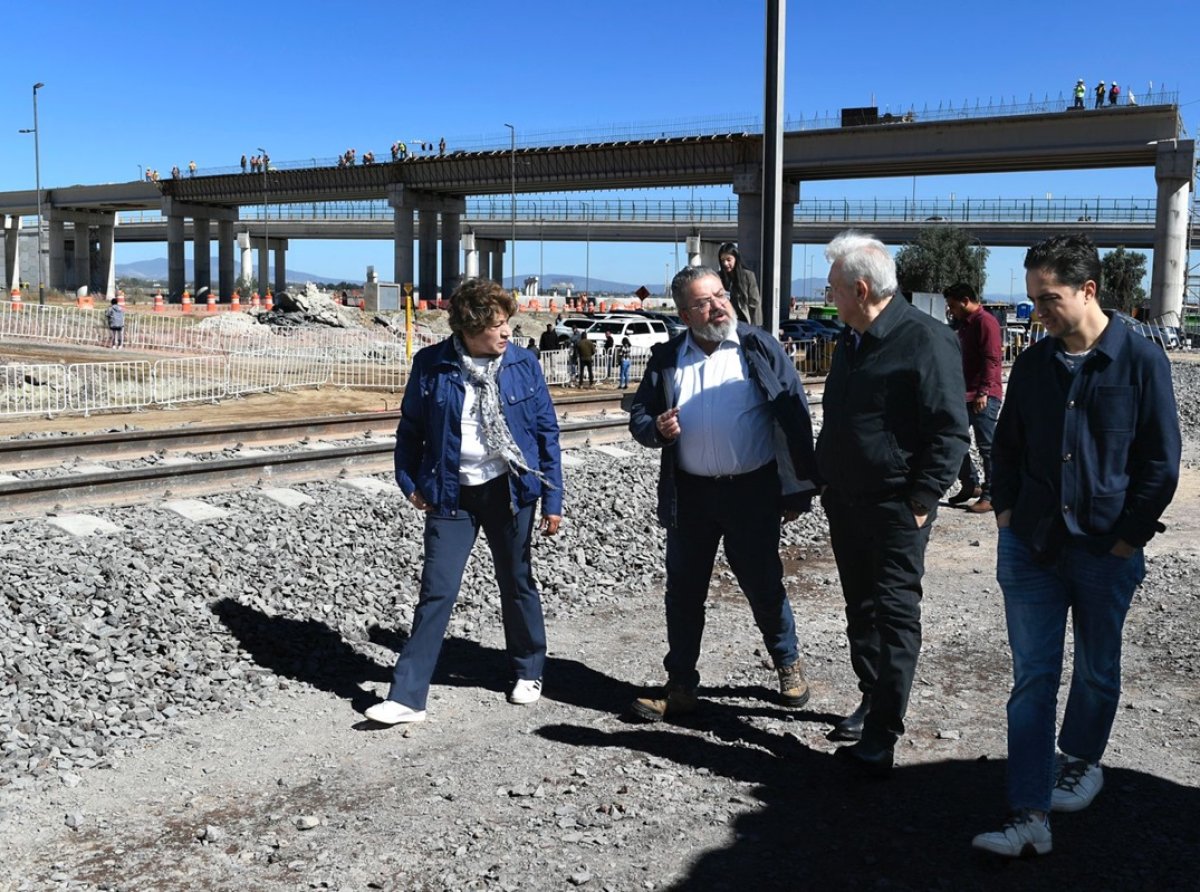 AMLO y Delfina Gómez Supervisan Avances del Tren Suburbano a AIFA