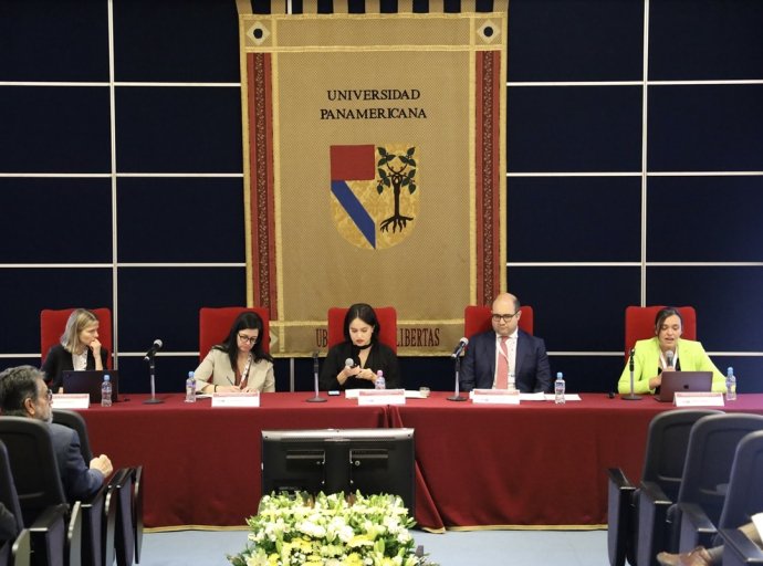 Facultad de Derecho UP Campus Guadalajara Organiza Conferencia sobre Arbitraje y Contratos Internacionales