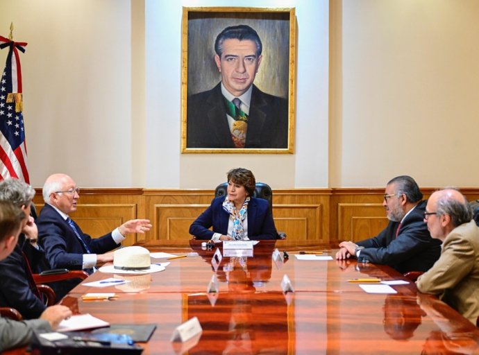  Gobernadora del Estado de México se Reúne con Embajador de EE. UU.
