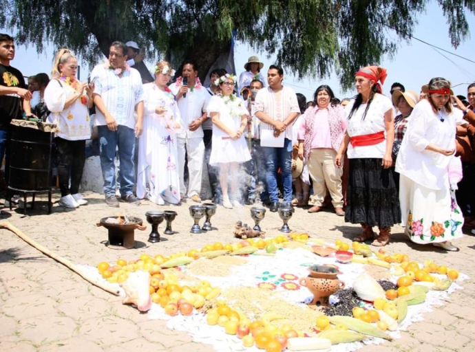 Legado de Liderazgo: Diputada de Ecatepec Recibe Bastón de Mando de Comunidades Originarias