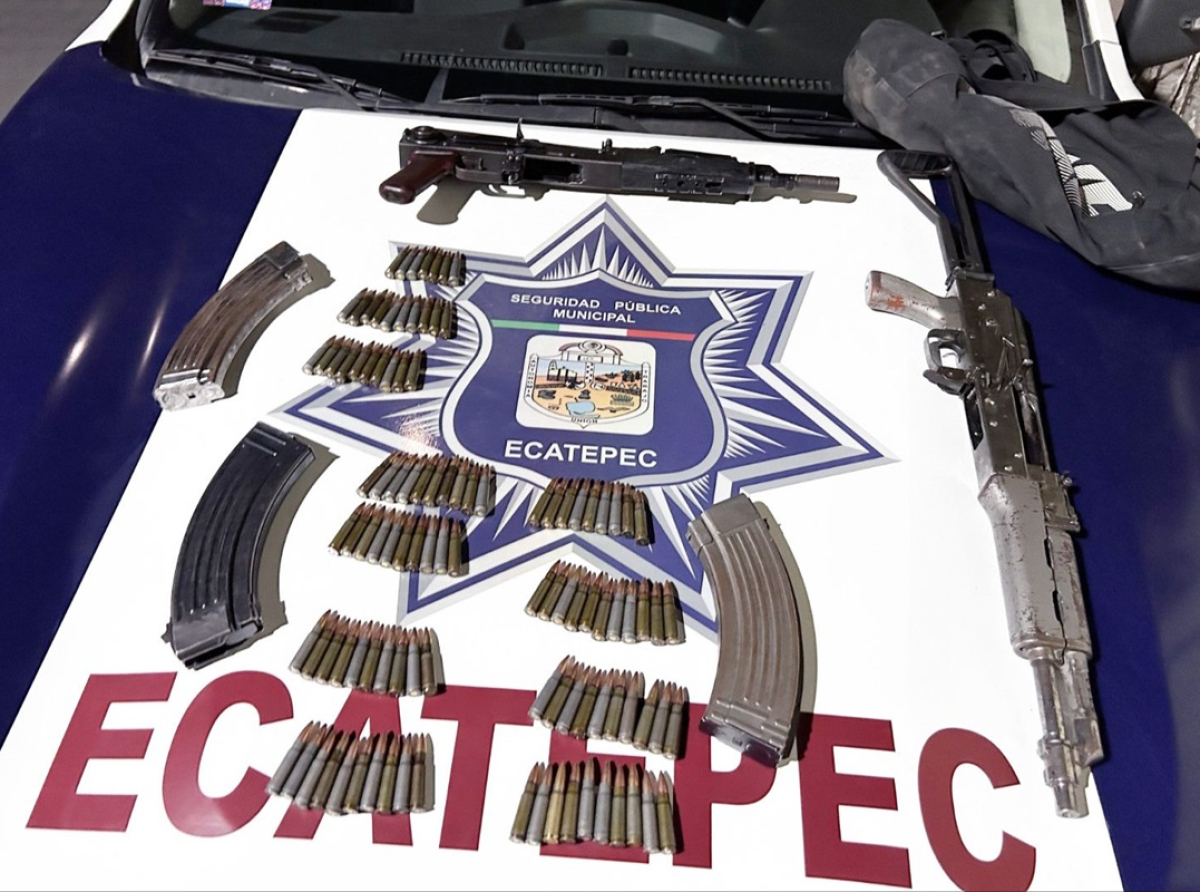 Persecución en Ecatepec: Tres sujetos Intentan Evadir a la Policía con Disparos