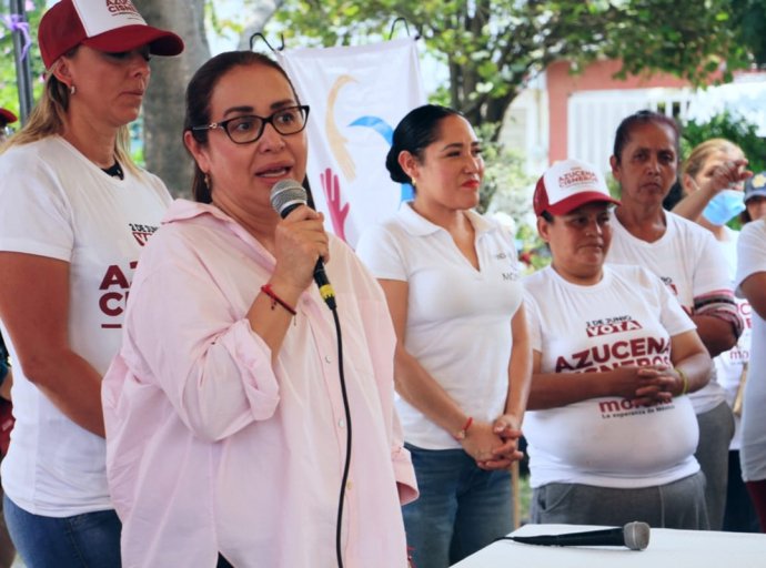 Compromisos de Azucena Cisneros Coss para el suministro de agua en Ecatepec