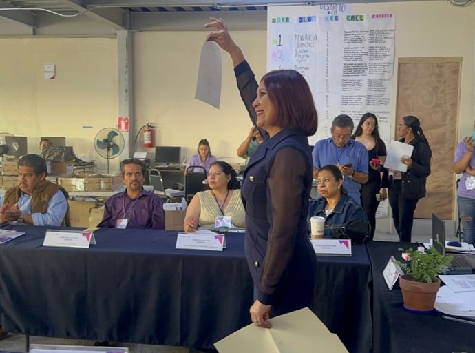Rosi Wong recibe constancia de mayoría como presidenta municipal de Tecámac