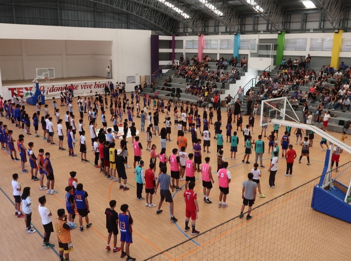 Horacio Llamas Brinda Clínica de Básquetbol en Texcoco y Destaca la Importancia del Deporte