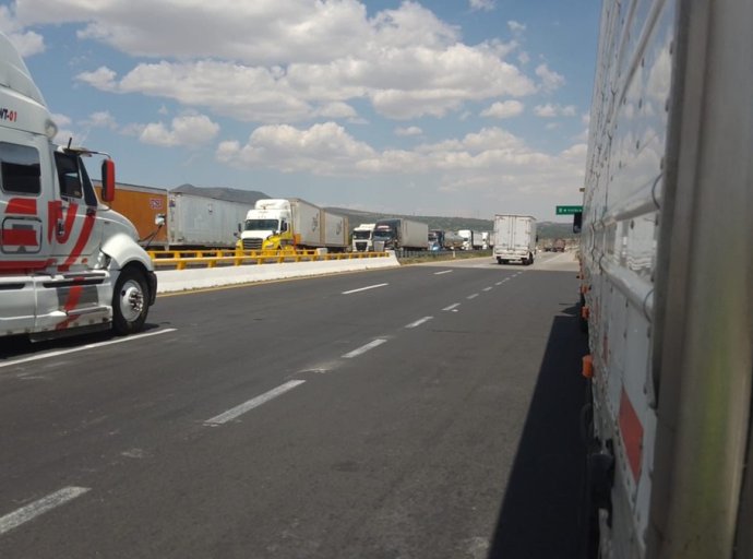 Bloqueo de Ejidatarios en Arco Norte Persiste y Afecta a Transportistas