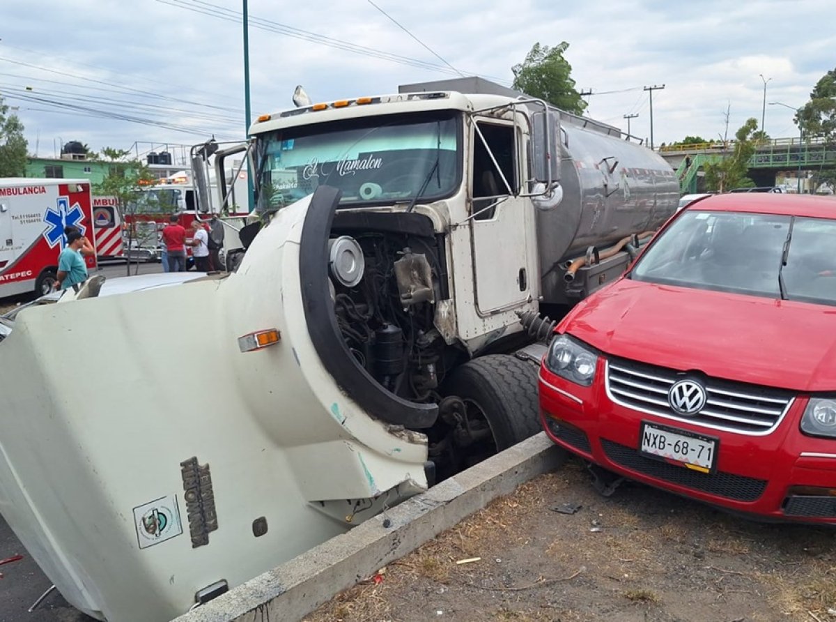 Carro Cisterna sin Frenos Provoca Accidente con Cuatro Vehículos en Ecatepec