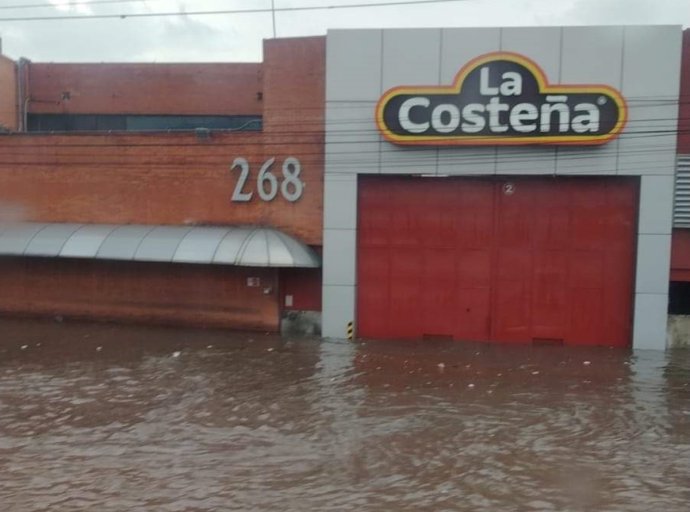 Precipitación pluvial afecta vialidades y líneas del Mexibús en Ecatepec