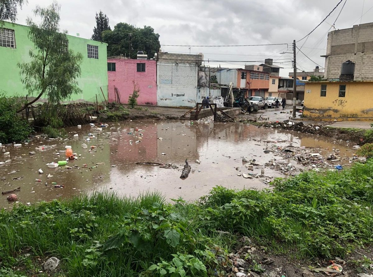 Colector &quot;El Arenero&quot; de Ecatepec Bloqueado por Residuos Domésticos