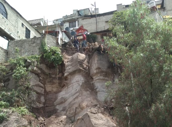 Desalojo Temporal en Colonia Arboleda, Tenayuca, por Riesgo de Desplome de Rocas