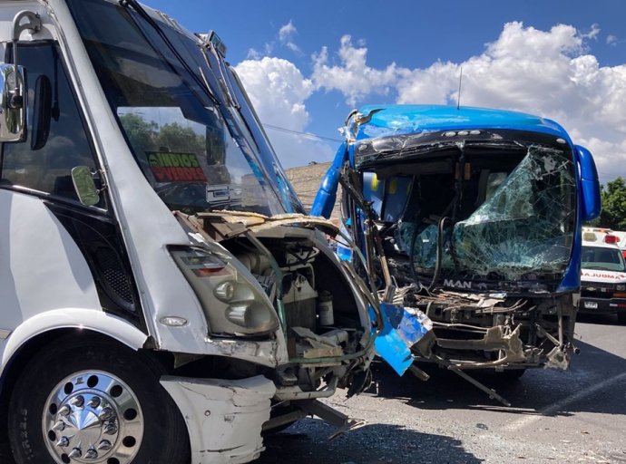 Dos accidentes de transporte público en Ecatepec dejan más de 20 pasajeros lesionados