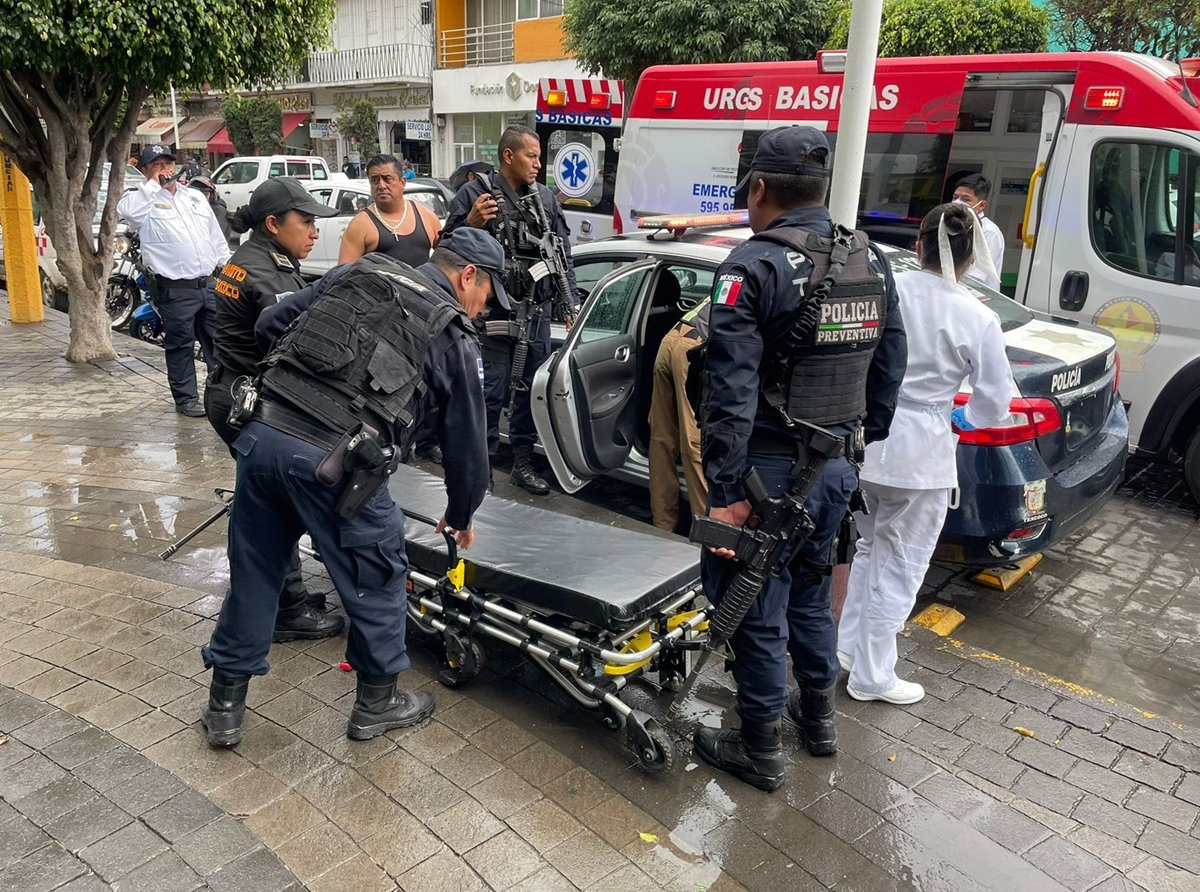 Policías de Texcoco Reciben a Recién Nacido en la Parte Trasera de una Patrulla