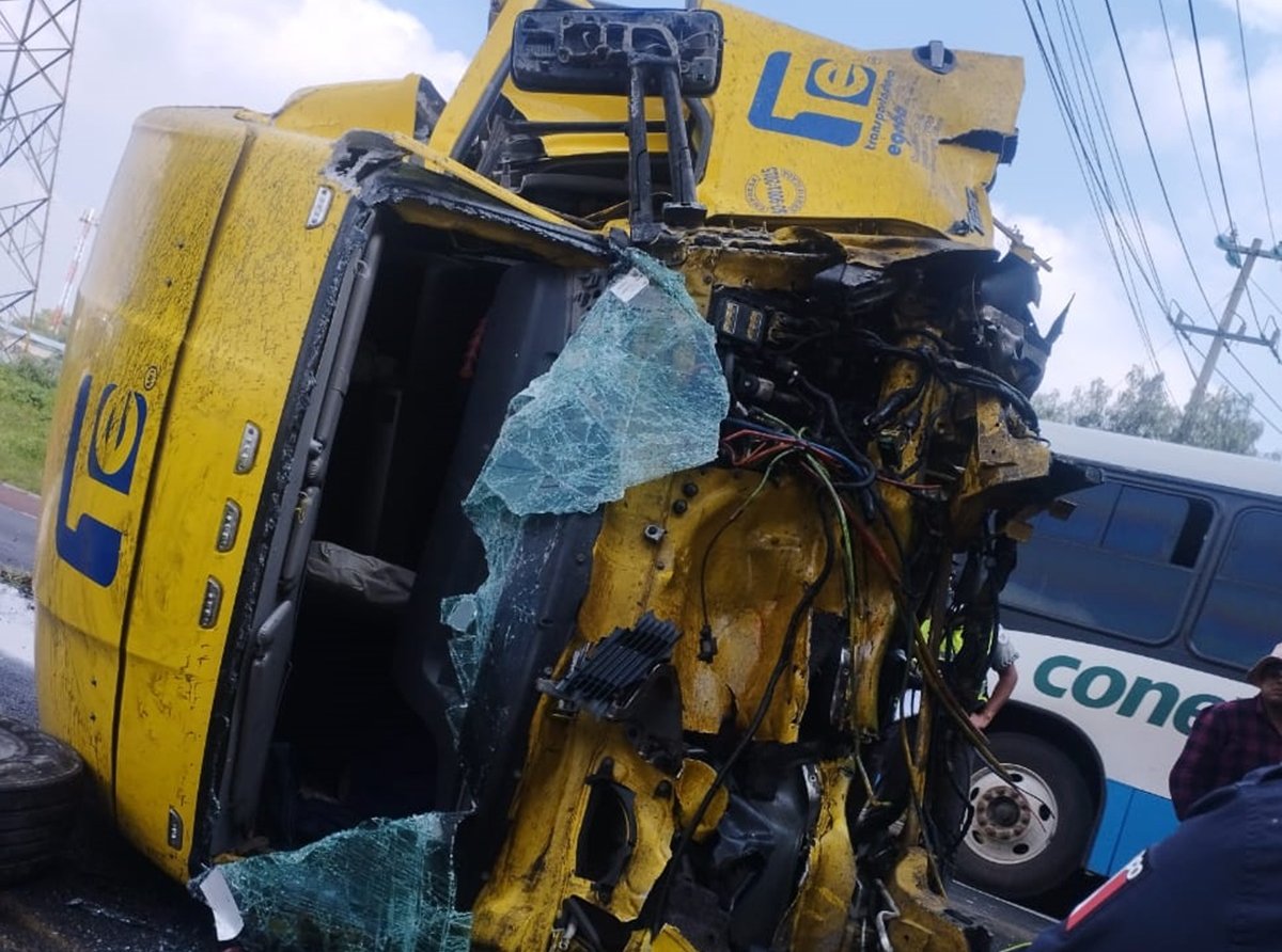 Accidente en Ecatepec: Tracto Camión Impacta Base de Puente