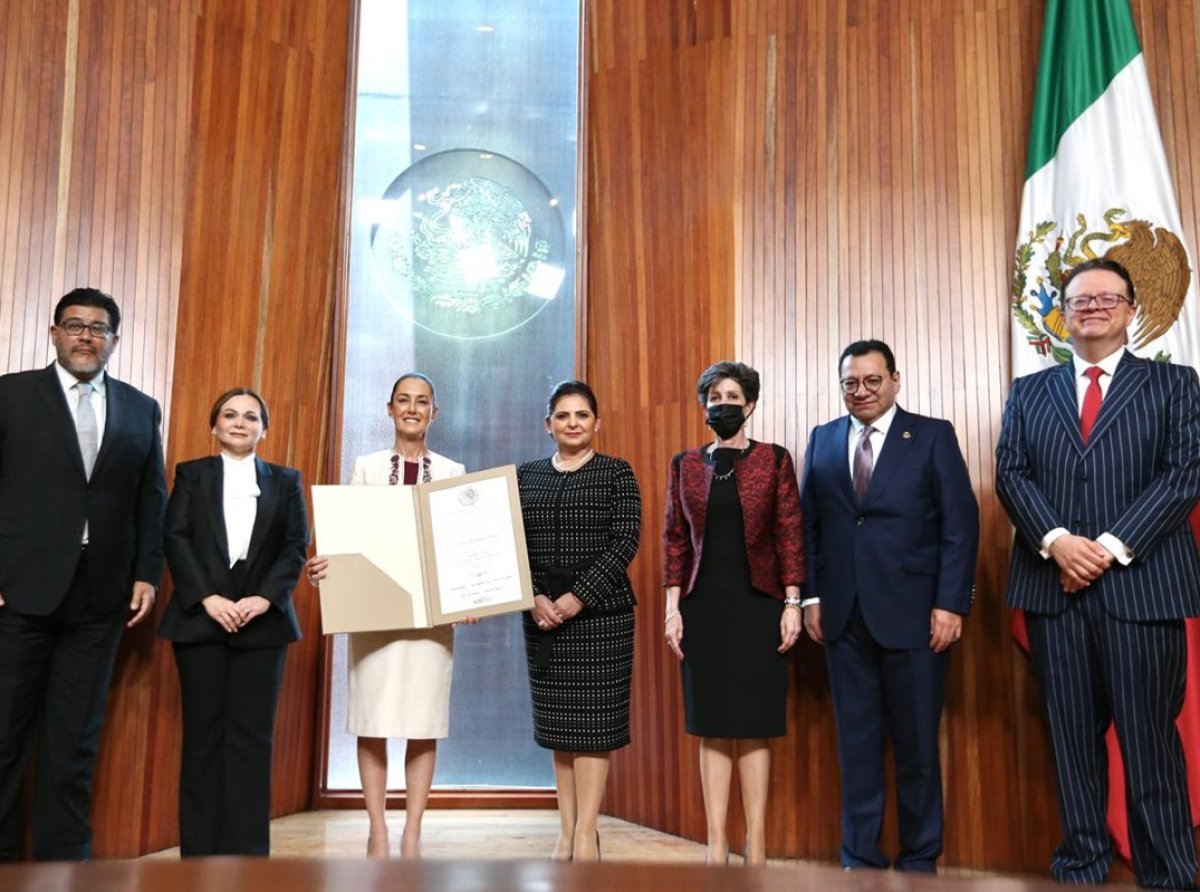 Claudia Sheinbaum, primera mujer presidenta de México, recibe constancia