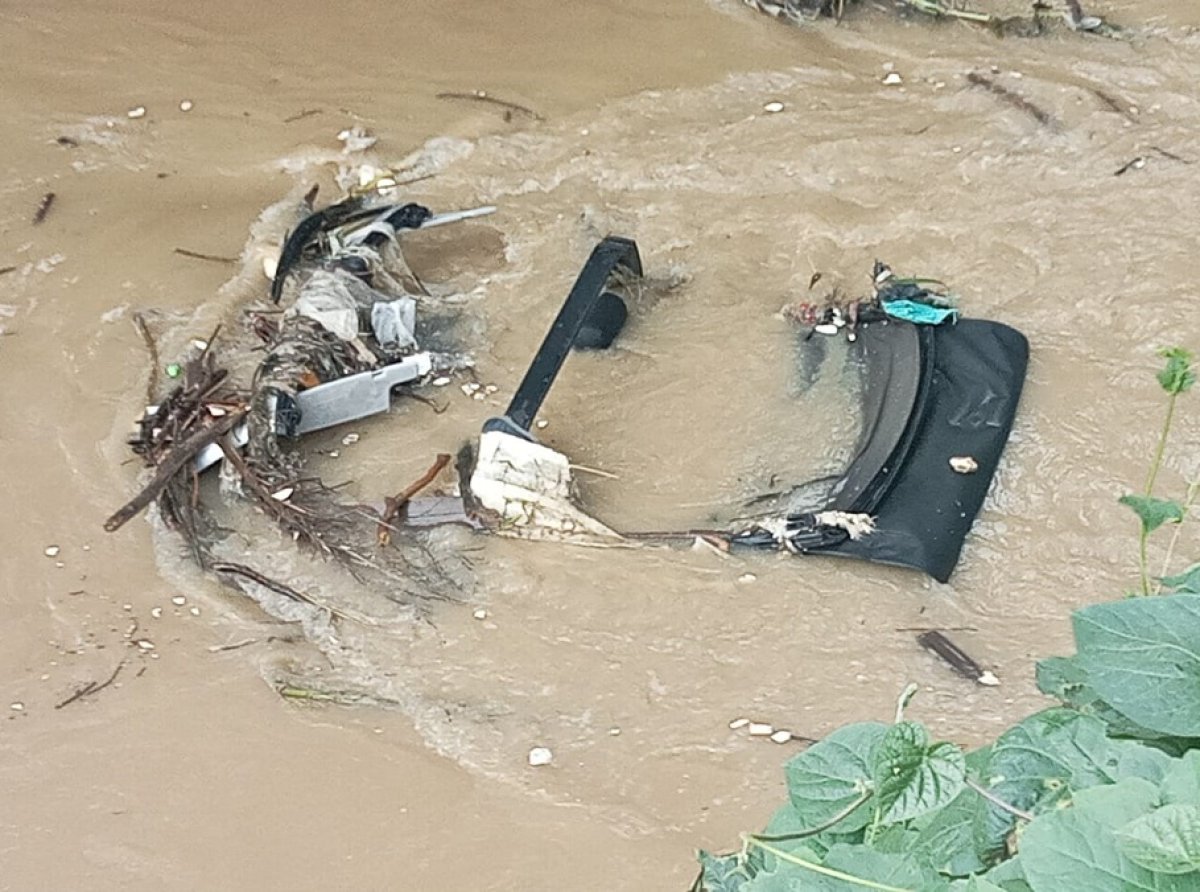 Vehículo cae al Río de los Remedios en Tlalnepantla: Rescate y Búsqueda