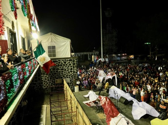 Rigoberto Cortés encabeza festejos por el 214 aniversario de la Independencia en Acolman