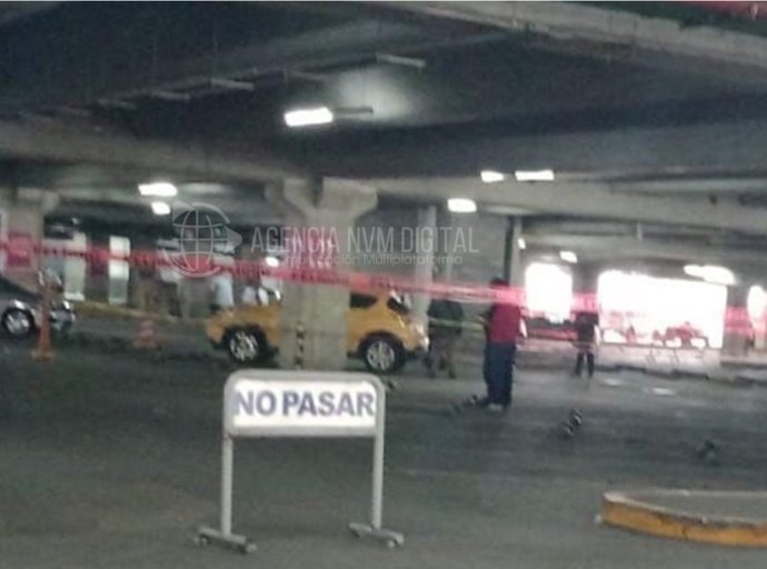 Encuentran cuerpo embolsado dentro de auto en estacionamiento en Cosmopol de  Coacalco