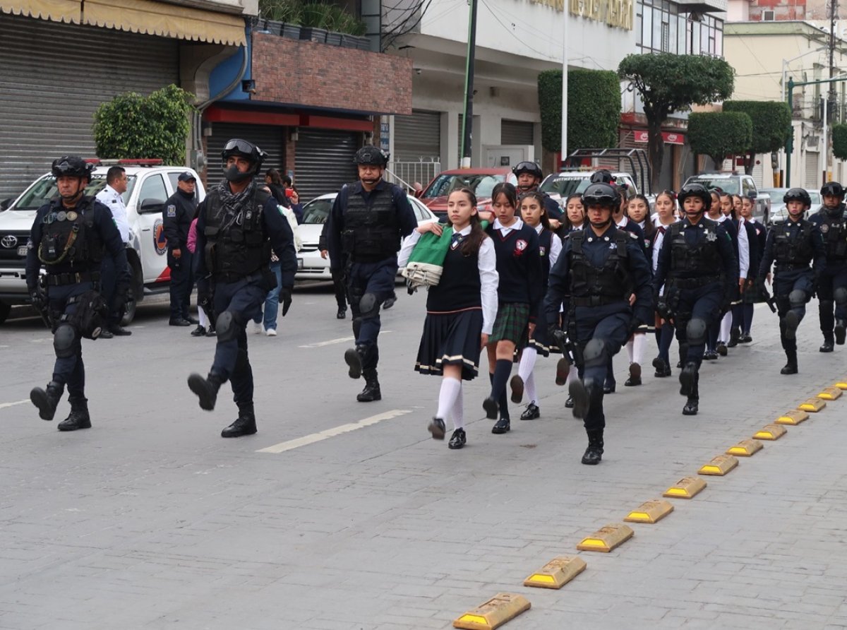 Texcoco celebra el izamiento de bandera para fomentar la responsabilidad cívica e identidad municipal