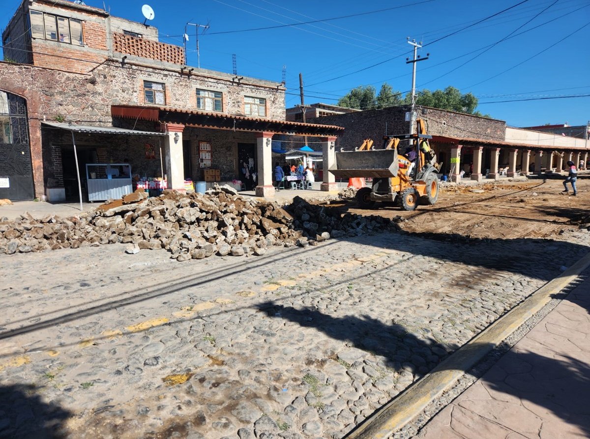 Vecinos de Axapusco alzan la voz contra la destrucción de su calle histórica