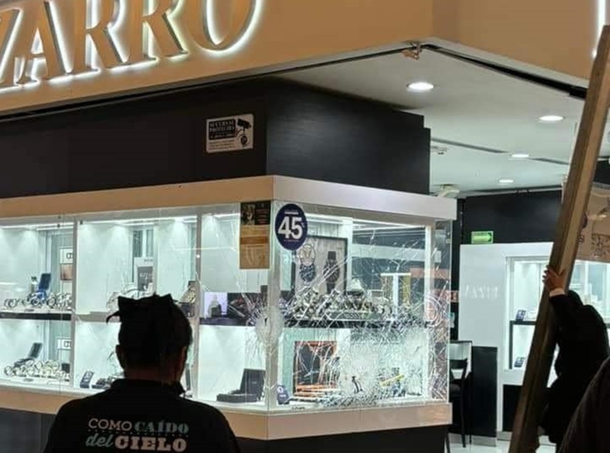 Roban joyería en plaza Cosmopol: detonaciones causan alarma entre clientes