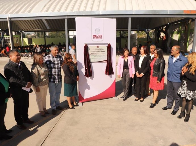 Senadora y Alcaldesa Celebran Entrega de 270 Obras Educativas y Anuncian Becas para Estudiantes