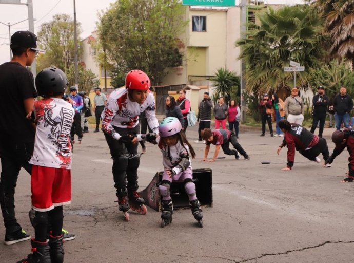 Reconocen a deportistas destacados en desfile revolucionario de Tecámac