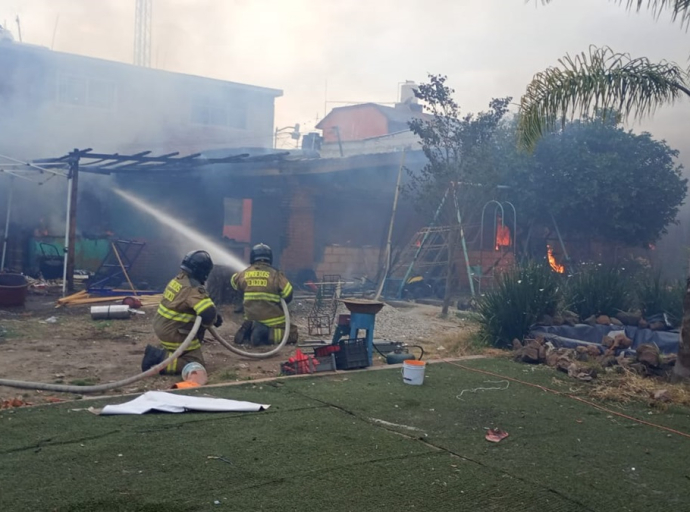 Explosión en Tulantongo deja tres heridos; bomberos de Texcoco atienden la emergencia