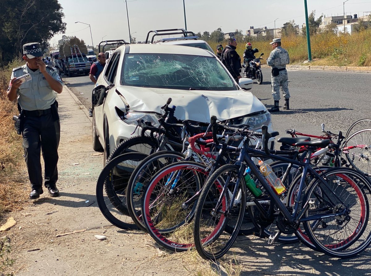 Camioneta embiste a peregrinos en Neza: Dos en estado grave