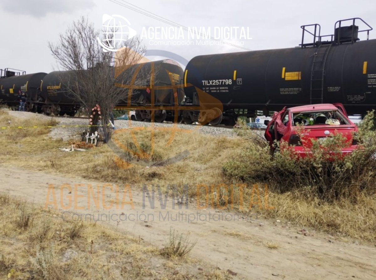 Fatal accidente en Nopaltepec: tren impacta automóvil, dejando dos muertos